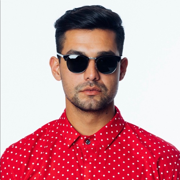 Sunglasses - Picture 4 of 5